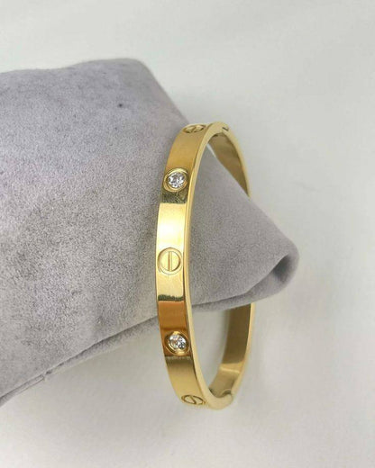 *Offer bangle* 🌺
Stainless steel non tarnished 
Size 15 to 👉 21

20 dhs🪙💕 simple box
30 dhs🪙💕 name box bag
Limit Stock

Zain48
♥️♥️♥️