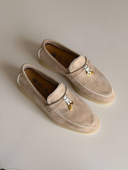 Loro Piana 
Summer Charms Walk❣️❤️
Super Master Quality
Size 36 to 41
450 dhs💓

Zain71
♥️♥️♥️