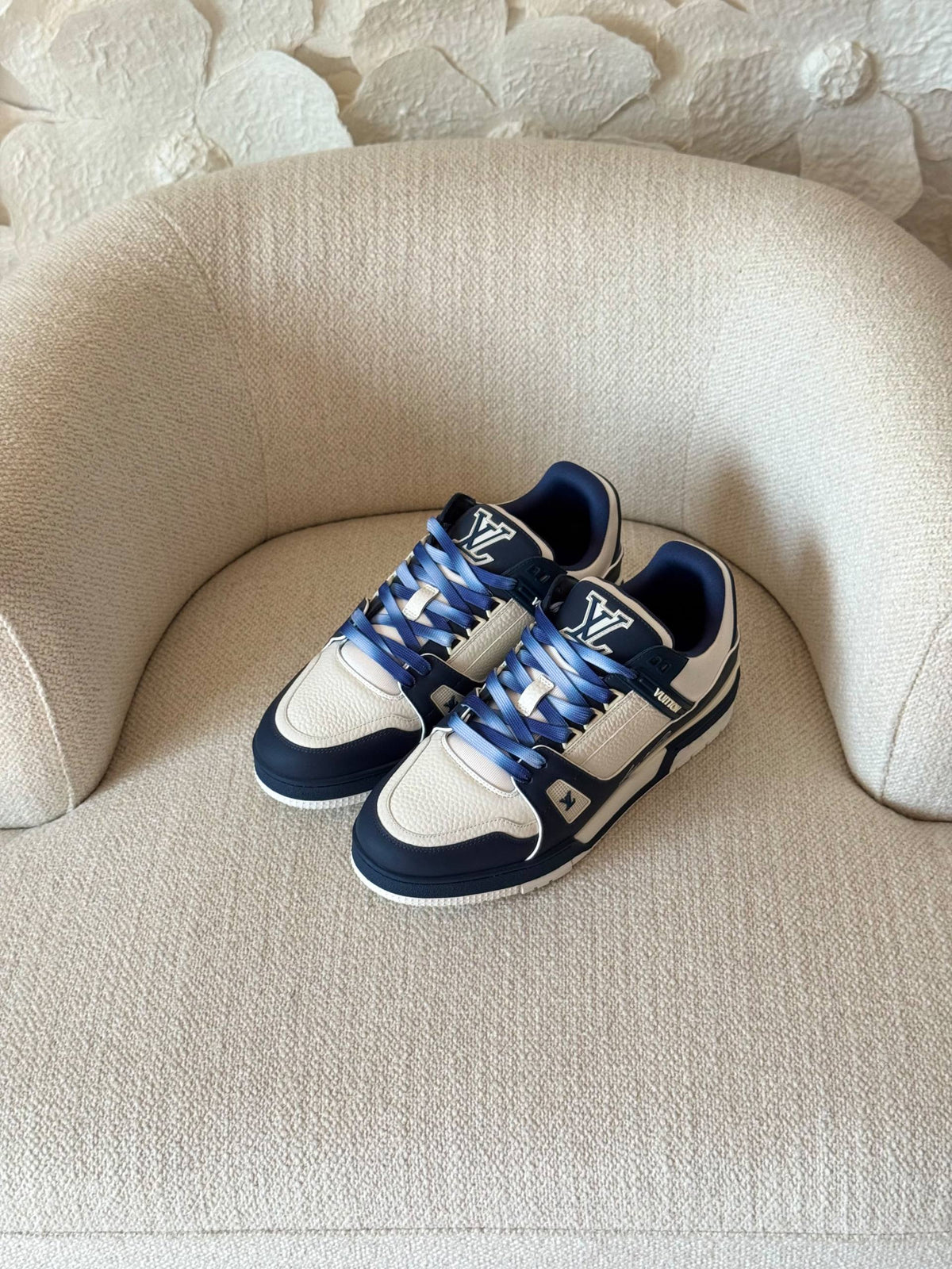 LV Sneaker

AAA Quality

size:40 to 46
630 dhs🇦🇪🇦🇪

Zain185
♥️♥️♥️