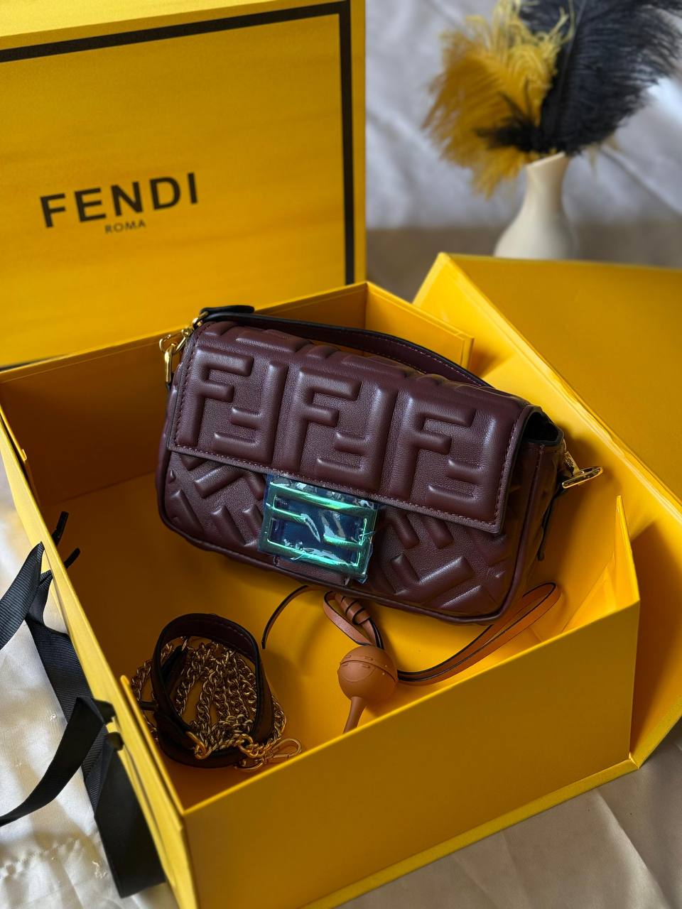 FENDI

20cm
310 dhs🪙🌨️

26cm
330 dhs🪙🌨️

Top quality 
With box🎁

Zain167
♥️♥️♥️