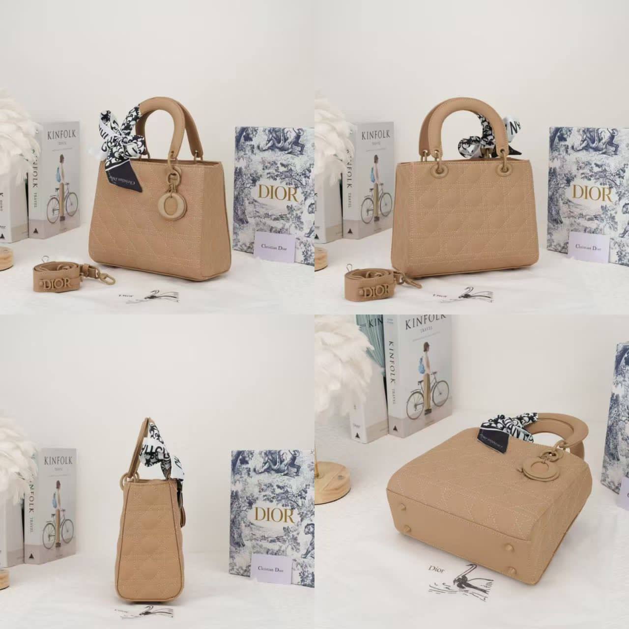 Dior
100 dhs🪙💕
size：24cm
Good quality 
with box
🎁🎁🎁

Zain35
♥️♥️♥️
