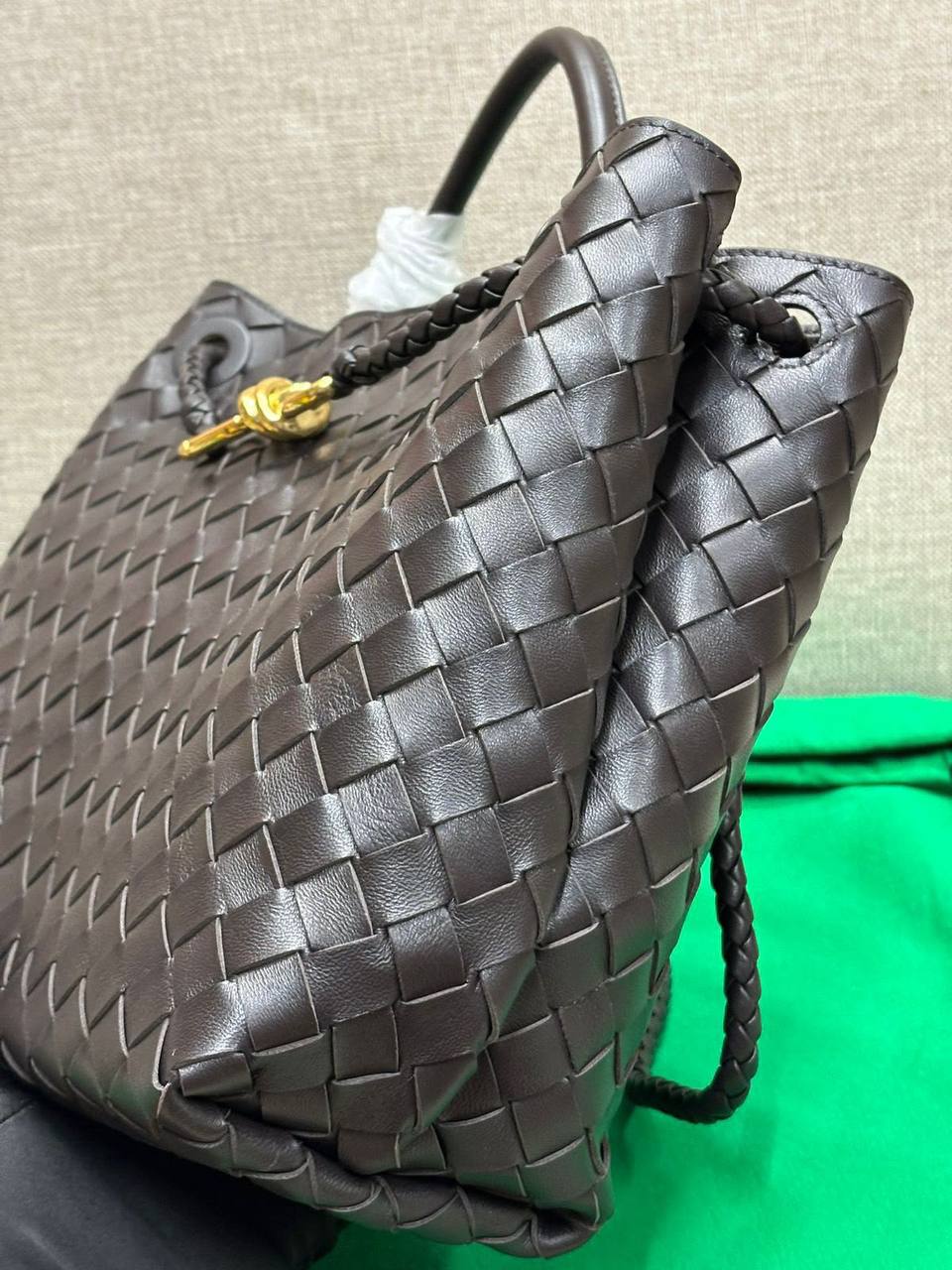 BOTTEGA 

NEW CAME 

HIGH QUALITY 

120  DHS……
32cm

Zain39
♥️♥️♥️