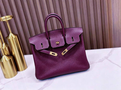 HERMES BIRKIN NEW CAME GOOD QUALITY 
110 dhs🇦🇪🇦🇪
Size:25cm

Zain295
♥️♥️♥️