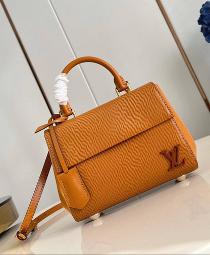 Louis vuitton💕💕✨
Super master quality 🔥🔥
Available ✨💕💕
With full packing 📦🎀
For Price 👇 WTSP Text Zain 0568585901

Zain252
♥️♥️♥️