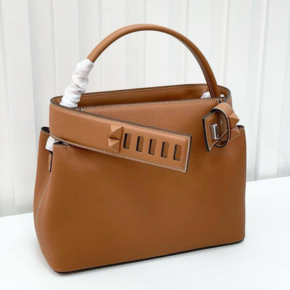 Hermes 💕💕🙋🏻‍♀️
Master 👌
Premium quality 28cm🥰 
420 dhs❣️

Zain228
♥️♥️♥️