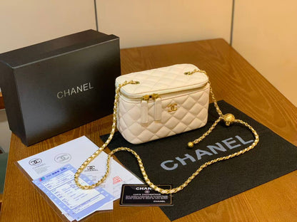 Chanel
good quality
withbox 
🎁🎁🎁

100 dhs🪙🖤

Zain143
♥️♥️♥️