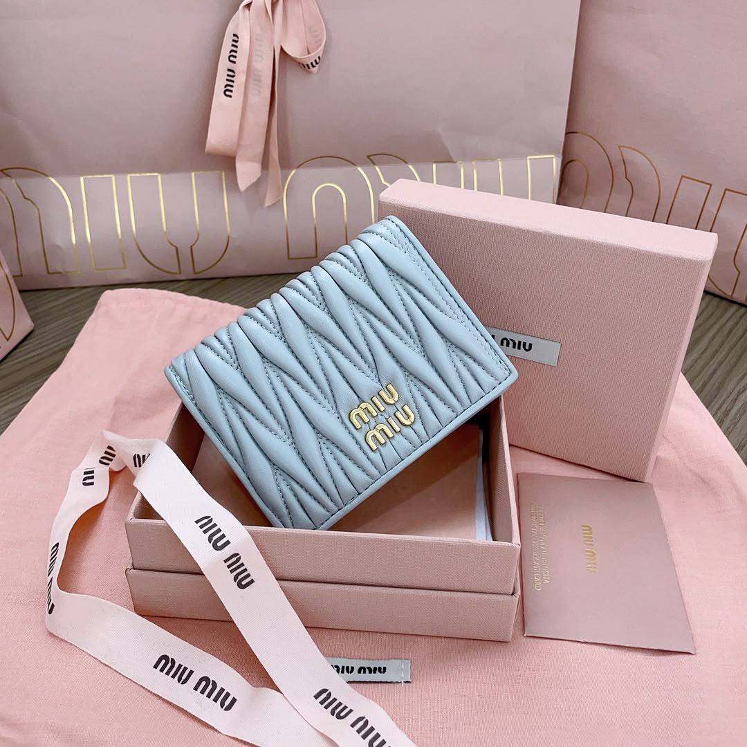Miu miu

320 dhs🇦🇪🇦🇪🇦🇪

Zain275
♥️♥️♥️