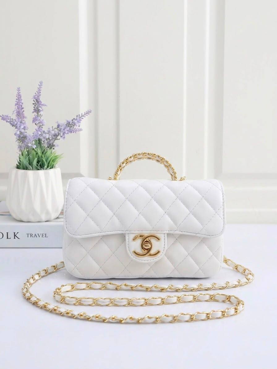 Chanel
120 dhs✅ 
With Box

Zain50
♥️♥️♥️