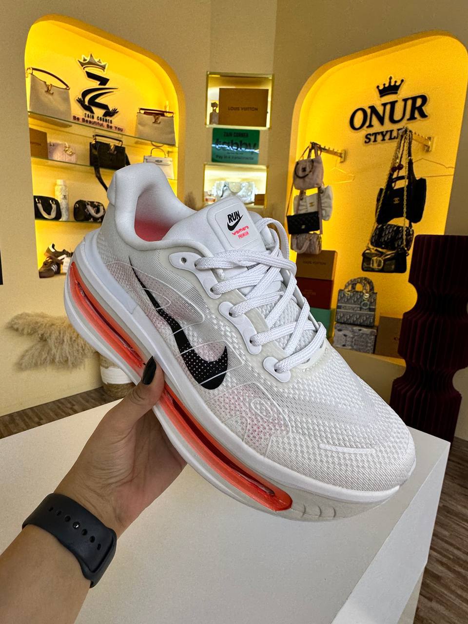 Nike

230 dhs

Zain242
♥️♥️♥️

Zc