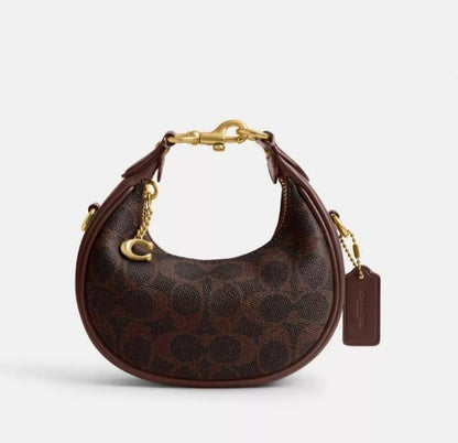 Coach

With box 
🎁🎁🎁

90 dhs🪙🌨️

Zain136
♥️♥️♥️