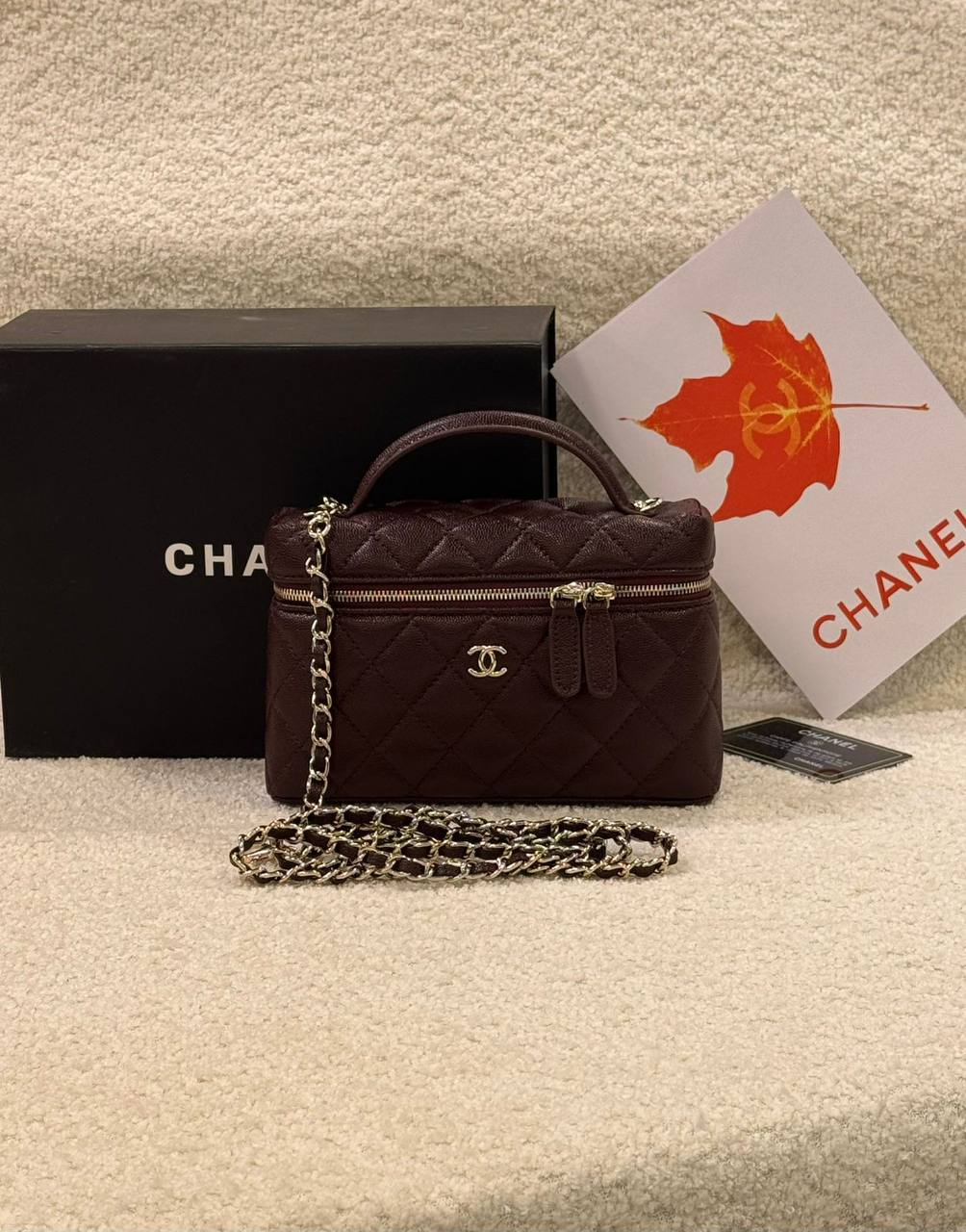 Chanel 
Master
17Cm 

With Box
🎁🎁🎁

250 dhs✅

Zain131
♥️♥️♥️