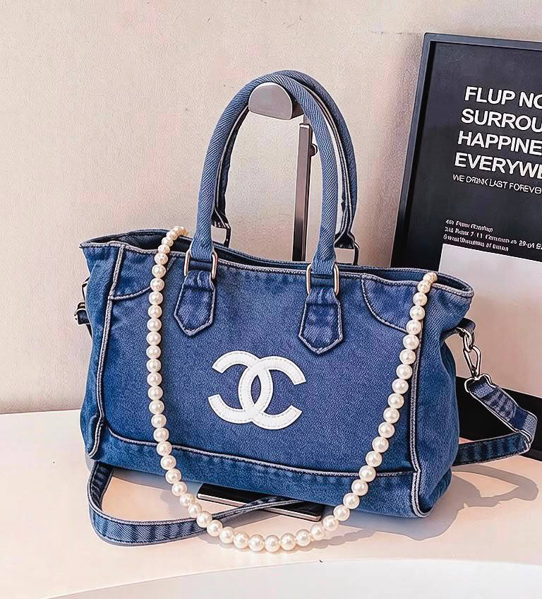 CHANEL 
COPY ONE 
150 dhs💓

Zain39