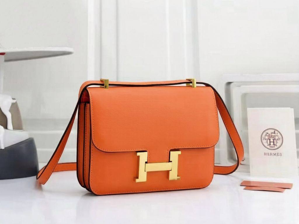 HERMES 
 GOOD QUALITY 
WITH BOX 
🎁🎁🎁

110 dhs✅

Zain39
♥️♥️♥️