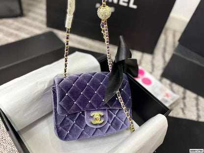 Chanel 
Master 
270 dhs🪙🌨️
#17cm❤️💁‍♂️
##with box🥰🥰

Zain228
♥️♥️♥️