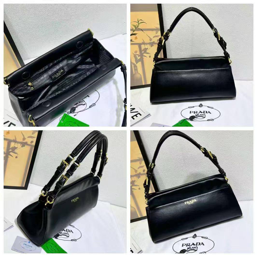 Prada
110 dhs✅
Size 32 cm🌹🌹🤝

Zain161
♥️♥️♥️