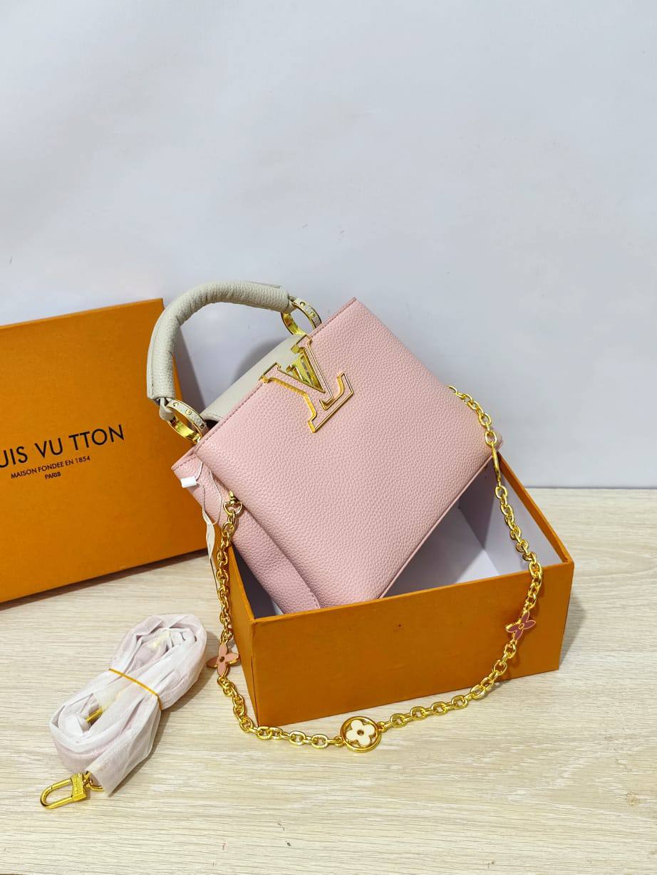 LV

95 dhs🪙🌨️
high quality 
With box  
🎁🎁🎁

21cm

Zain26
♥️♥️♥️