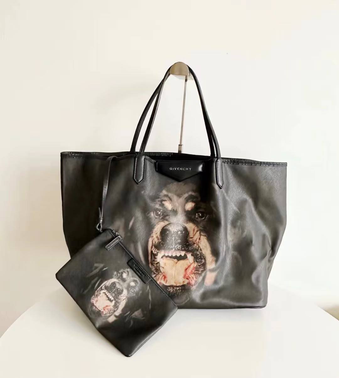 GIVENCHY
90 dhs✅✅
 2in1 
good quality

Zain07
♥️♥️♥️