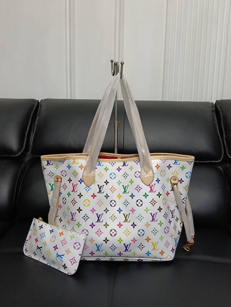 LV
100 Dhs🇦🇪

with box

High quality
Zain26
♥️♥️♥️