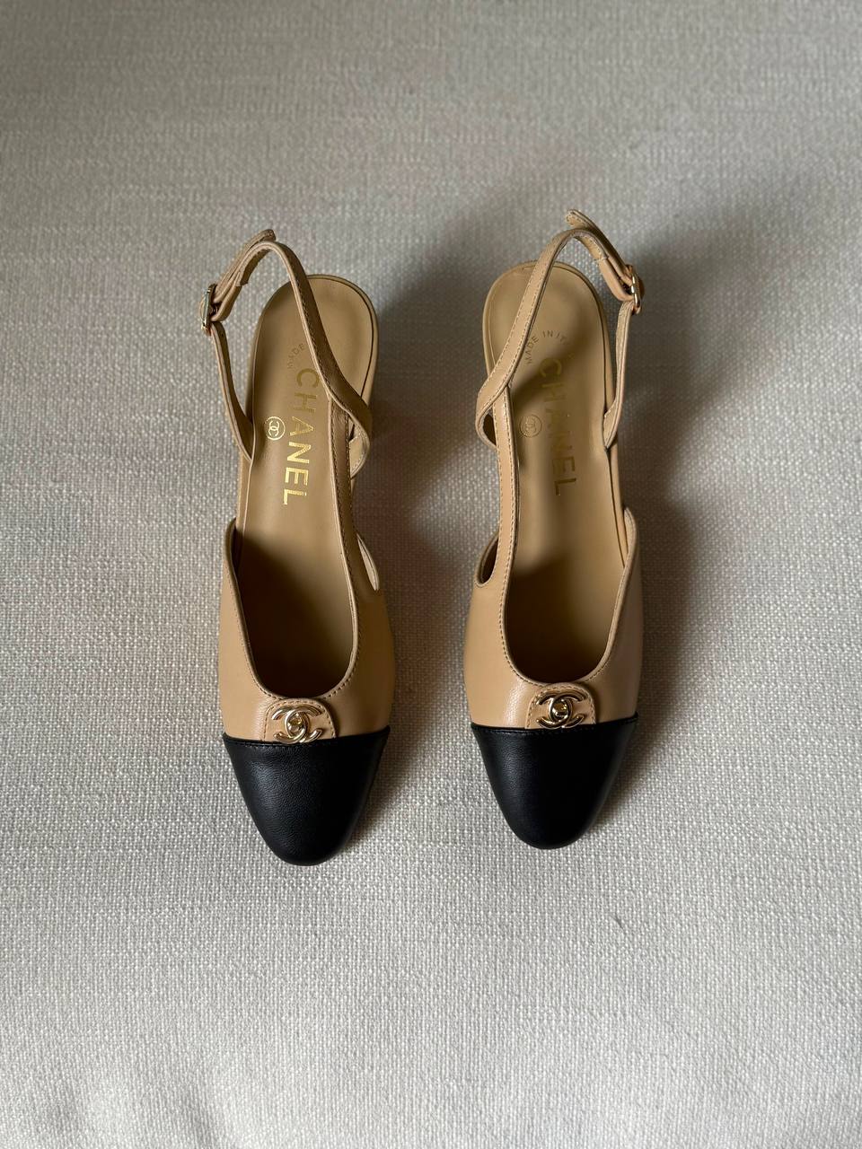 Chanel
AAA Quality
Size 36 to 41
450 dhs💓

Zain288
♥️♥️♥️