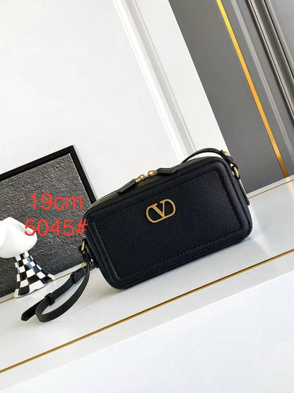 Valentino 
Master
240 dhs✅

Zain153
♥️♥️♥️