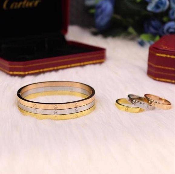 Cartier Set
85 dhs🇦🇪🇦🇪
with box 

Zain25
♥️♥️♥️