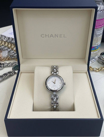 CHANEL 🆕 LADIES 
GOOD QUALITY 💯
60 dhs🪙💚

Zain133
♥️♥️