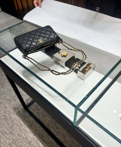 Chanel

With box
🎁🎁🎁

💓💓💓
95 dhs❣️

Zain07
♥️♥️♥️