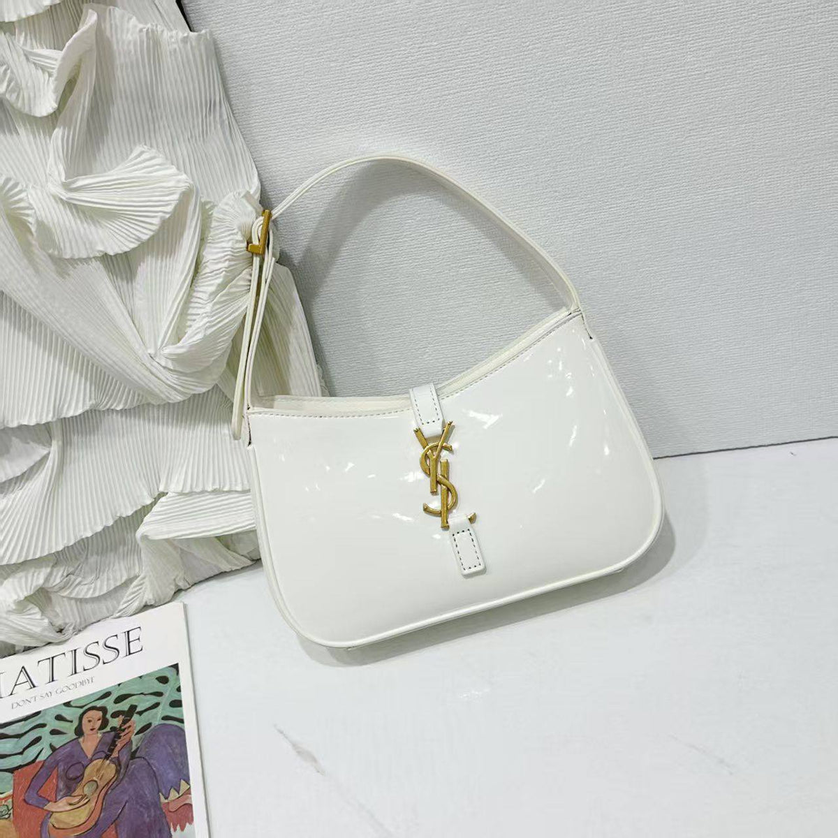 YSL 
NEW CAME GOOD QUALITY 
WITH BOX 
🎁🎁🎁

90 dhs🪙💕

Zain39
♥️♥️♥️