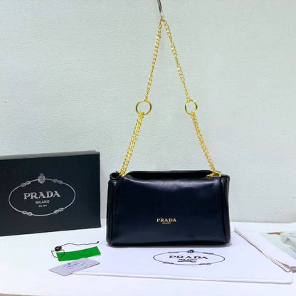 Prada

with box🎁🎁🎁

115 dhs✅

Zain44
♥️♥️♥️