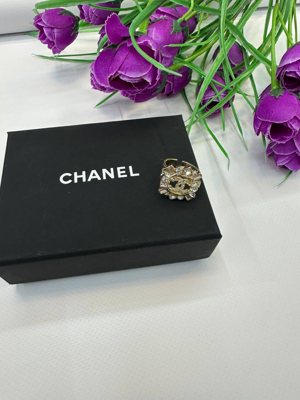CHANEL ❤️‍🔥*
Ring 💍 
Available size 6,7,8,9
Master quality 💯
With normal boxes 🗃️ 
50 dhs✅
With master box 📦 
65 dhs✅

Zain216
♥️♥️♥️