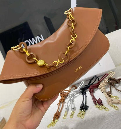 LOEWE 

COPY ONE NEW CAME 
WITH BOX 
🎁🎁🎁

155 dhs🪙🖤

Zain39
♥️♥️♥️