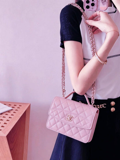 CHANEL 
COPY ONE 
 WITH BOX 
150 dhs🇦🇪🇦🇪

Zain295
♥️♥️♥️