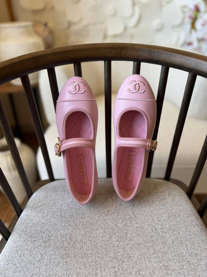 Chanel
𝑨𝑨𝑨 𝑸𝒖𝒂𝒍𝒊𝒕𝒚
𝑺𝒊𝒛𝒆 𝟑6 𝒕𝒐 𝟒2 
450 dhs✅

Zain81
♥️♥️♥️