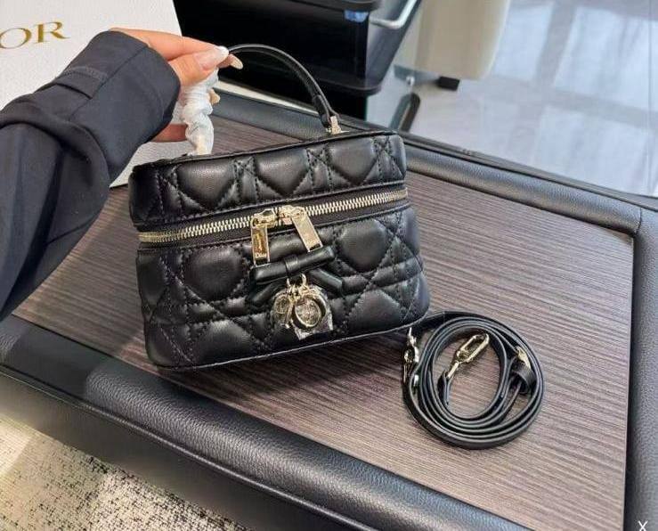 DIOR

Mini Vanity

Master quality

17*12*8 cm 
with box

280 dhs🇦🇪🇦🇪
again available

Zain95
♥️♥️♥️