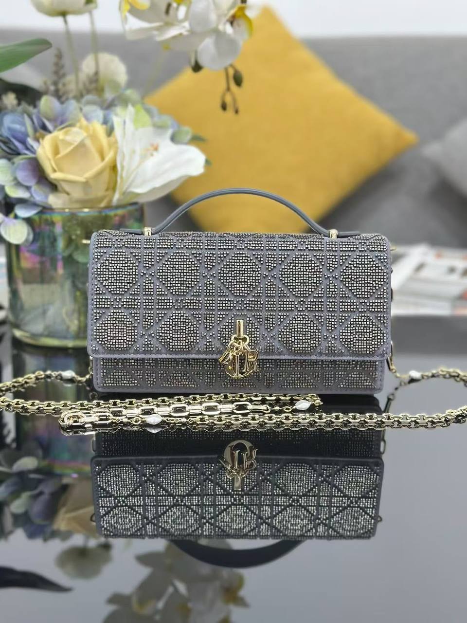 Dior Mini Bag Microbead Embroidered Cotton✅*
*Size 18 cm*
For Price 👇 WhatsApp✅
0568585901 
0507557372
0552275751 Owner Zain 👌

Zain274
♥️♥️♥️
