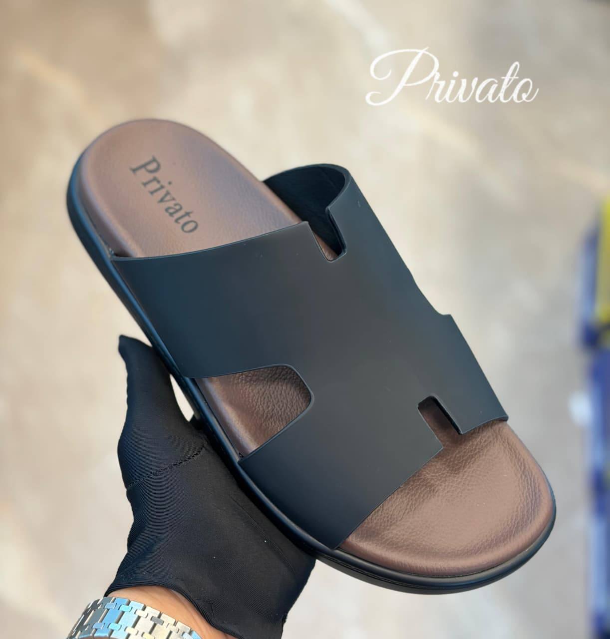 Privato slippers for men soft quality  with box and paper bag size available (40to46) 6to12) 
170 dhs🗽

Zain59
♥️♥️♥️