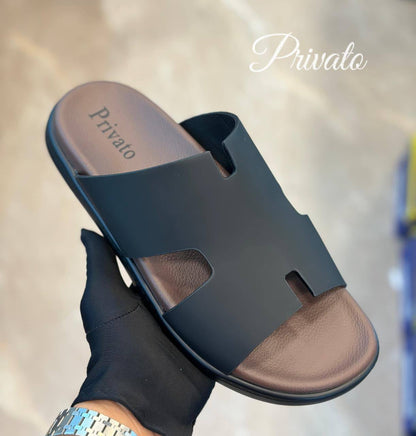 Privato slippers for men soft quality  with box and paper bag size available (40to46) 6to12) 
170 dhs🗽

Zain59
♥️♥️♥️