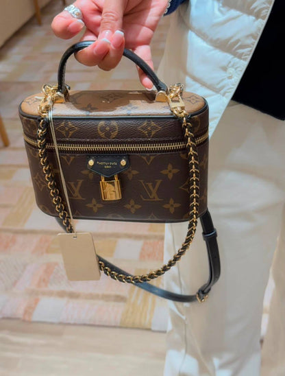 LV
95 dhs✅
With the box
🎁🎁🎁

Zain35
♥️♥️♥️