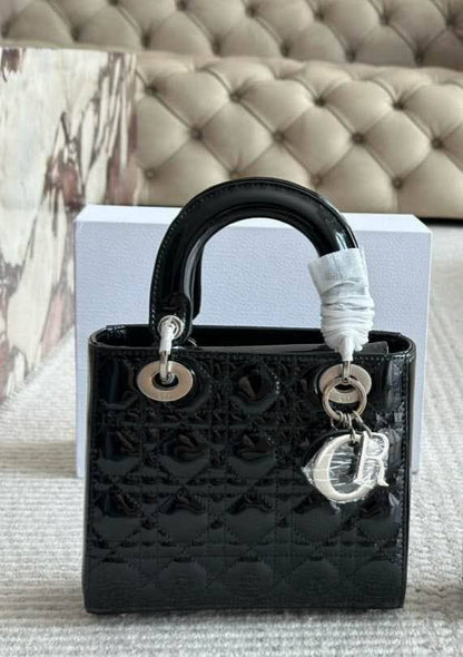 Dior Master
20cm 
280 dhs🪙🌨️

Zain10
♥️♥️♥️