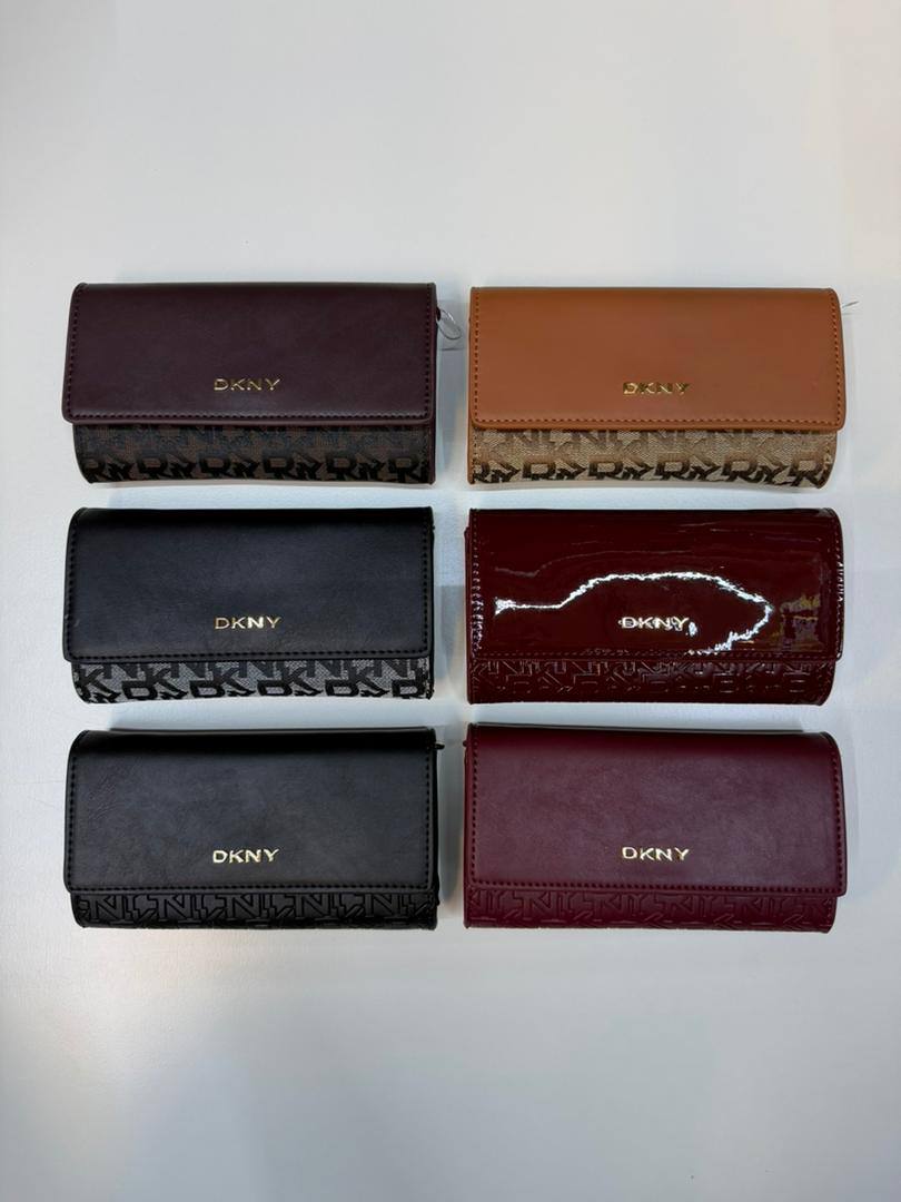 Coach - CH - DKNY
85 dhs❣️
with box
🎁🎁🎁

size 19×5×11cm

Zain41
♥️♥️♥️