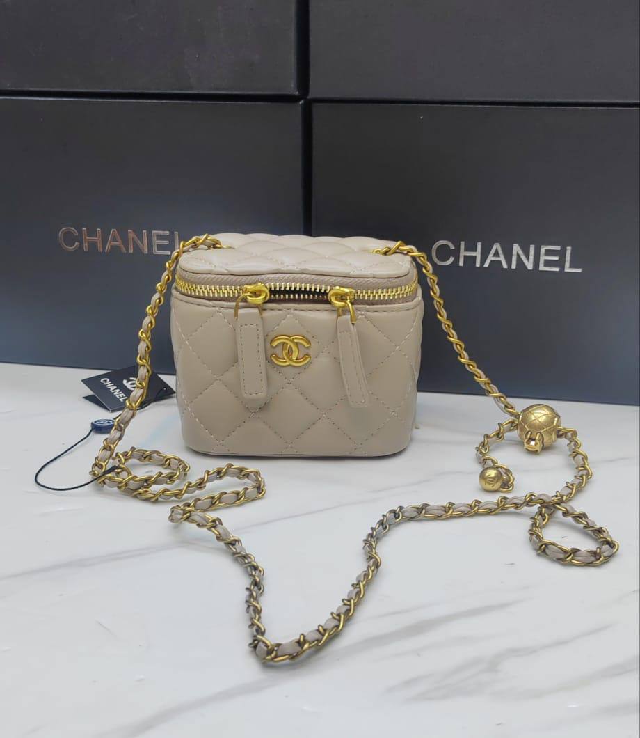 Chanel

withbox 
🎁🎁🎁

90 dhs✅

Zain143
♥️♥️♥️