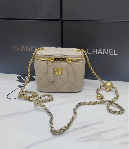 Chanel

withbox 
🎁🎁🎁

90 dhs✅

Zain143
♥️♥️♥️