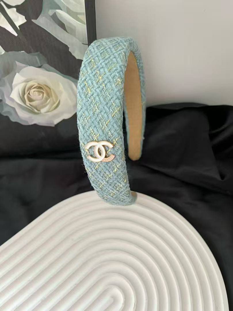 Headband ❤️‍🔥*
good quality 💯
20 dhs🪙🌨️

With boxes 🗃️ 
35 dhs🪙🌨️

Zain216
♥️♥️♥️