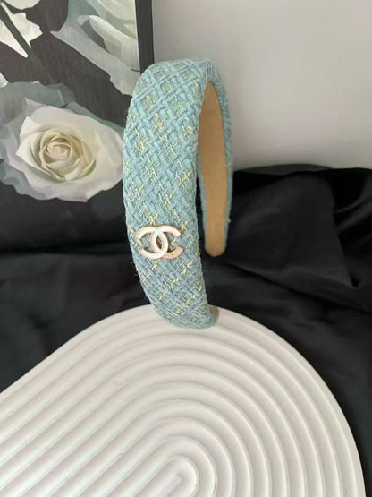 Headband ❤️‍🔥*
good quality 💯
20 dhs🪙🌨️

With boxes 🗃️ 
35 dhs🪙🌨️

Zain216
♥️♥️♥️