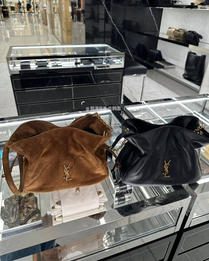 YSL
110 dhs🗽
SIZE：26×18×12.5cm
Good quality 

with box
🎁🎁🎁

Zain35
♥️♥️♥️