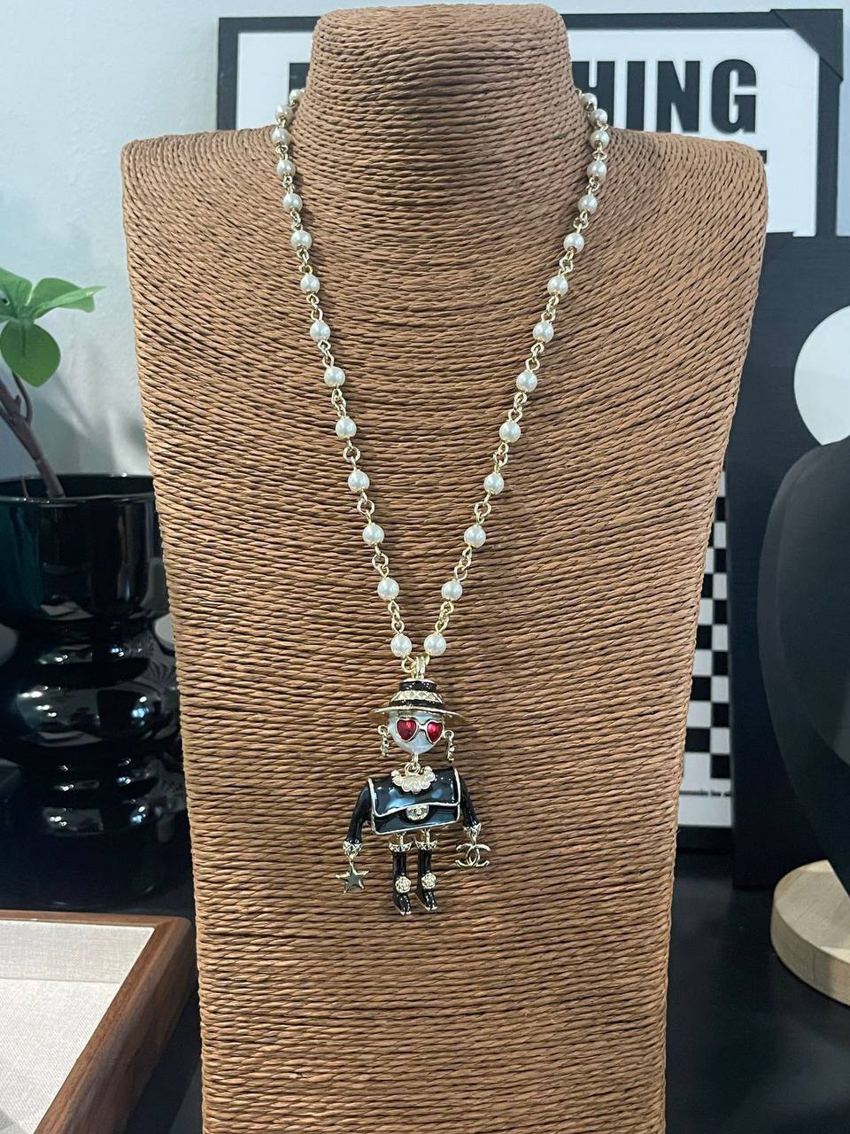 CHANEL LONG
NECKLACE
MASTER✨💫
150 DHS💓
 WITH BOX AND PAPER BAG🎁🛍️

Zain89
♥️♥️♥️