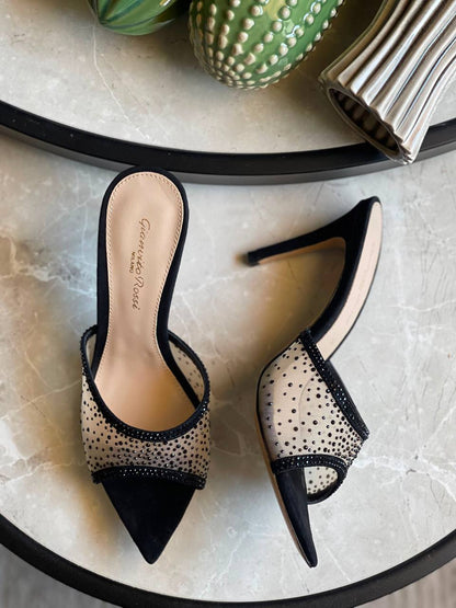 GIANVITO ROSSI
Vip quality
Size 36 to 42
450 dhs🇦🇪🇦🇪

Zain113
♥️♥️♥️