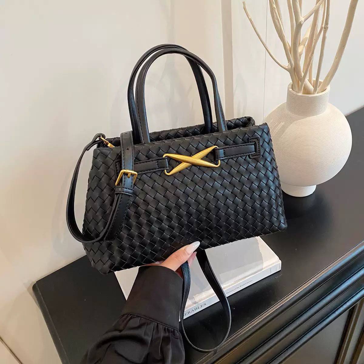BOTTEGA 
GOOD QUALITY 
120 dhs✅

Zain39
♥️♥️♥️
