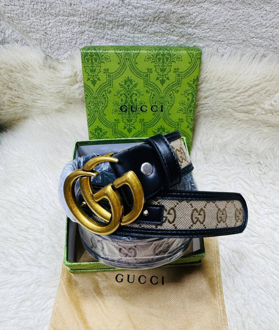 Belt for Men
Wide: 4.0cm
With box 
🎁🎁🎁

30 dhs❣️

Zain50
♥️♥️♥️