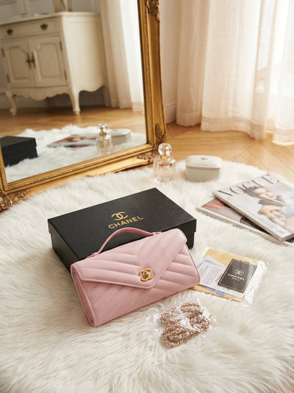 Chanel 
26cmx13cmx3cm

90 dhs with box

Zain72
♥️♥️♥️